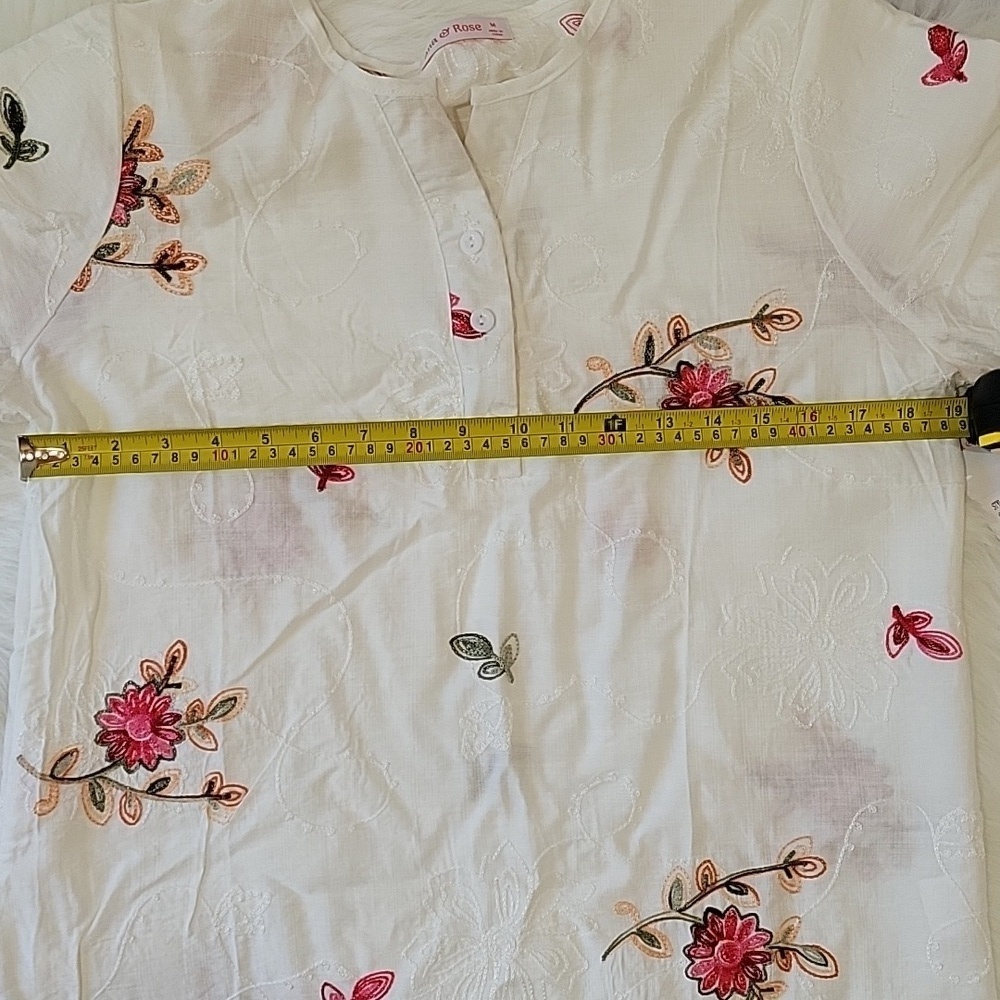 White Floral Embroidered Blouse - Picture 12 of 15